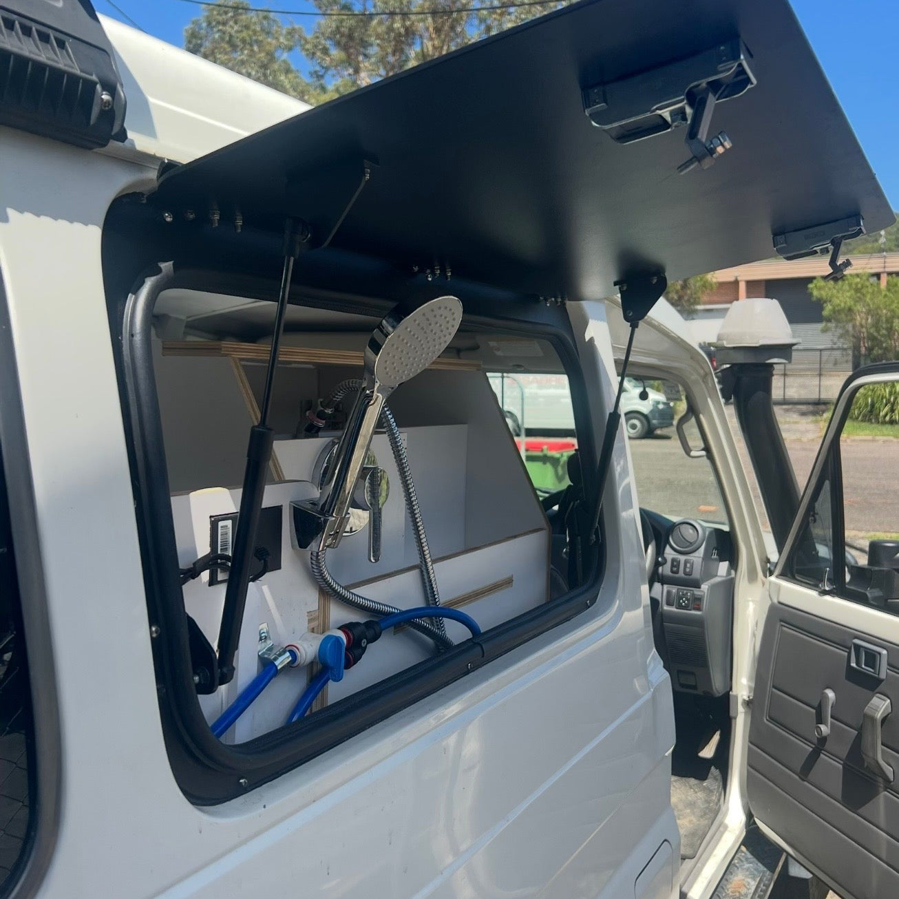 Tracks Premium - Troopy - Vanera