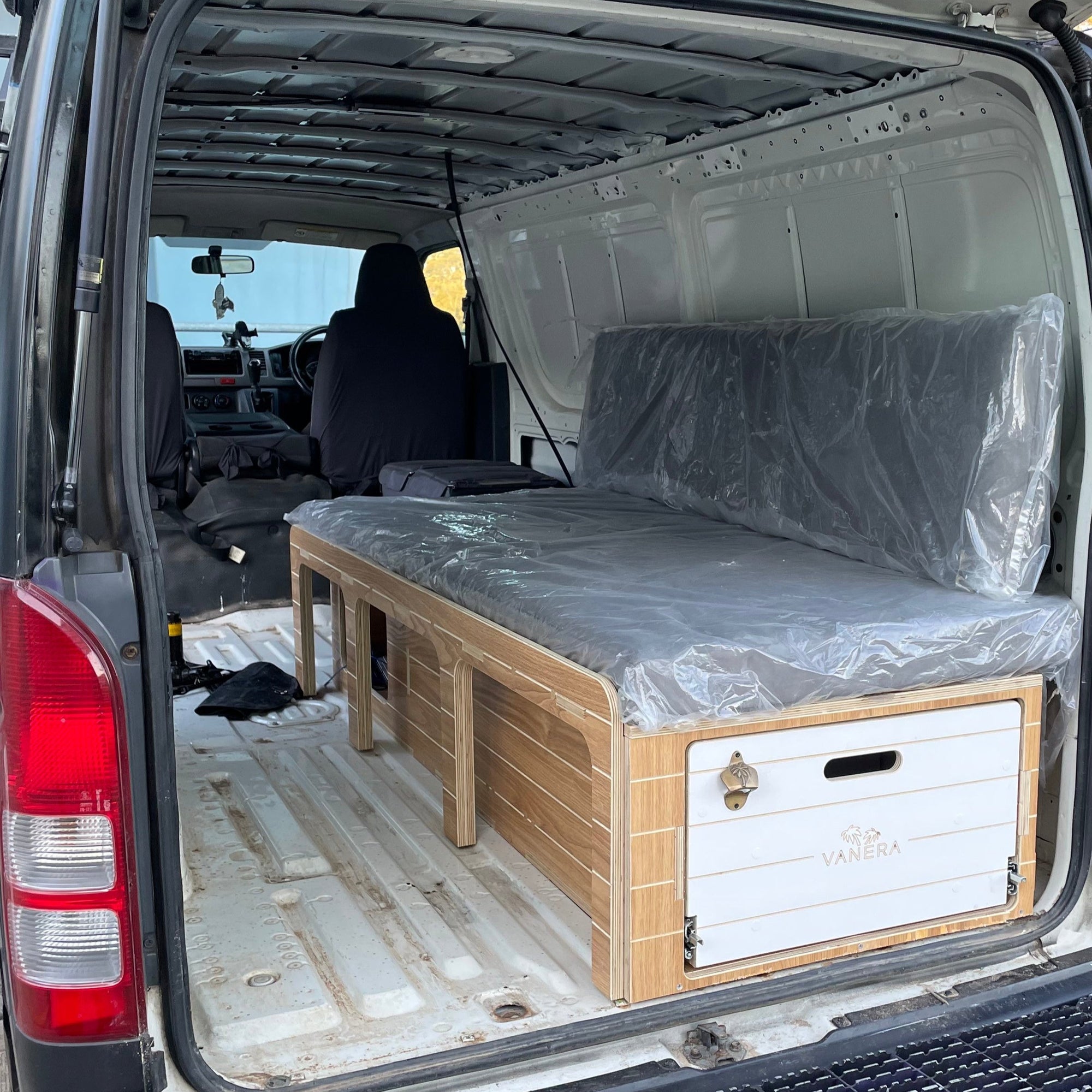 vanera-van-conversion-kit-crescentbed-oak-closed